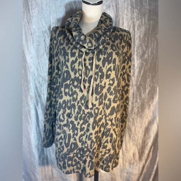 Moondance crowl neck leopard print super soft top - Picture 10 of 10